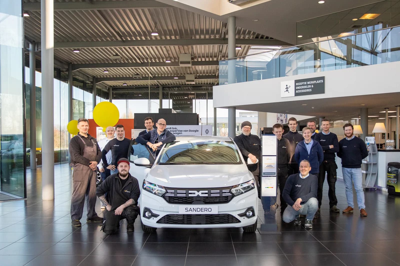 Collega's van Valckenier in de showroom